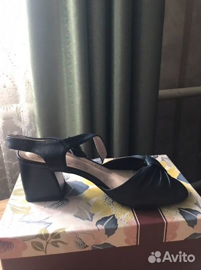 Босоножки 37