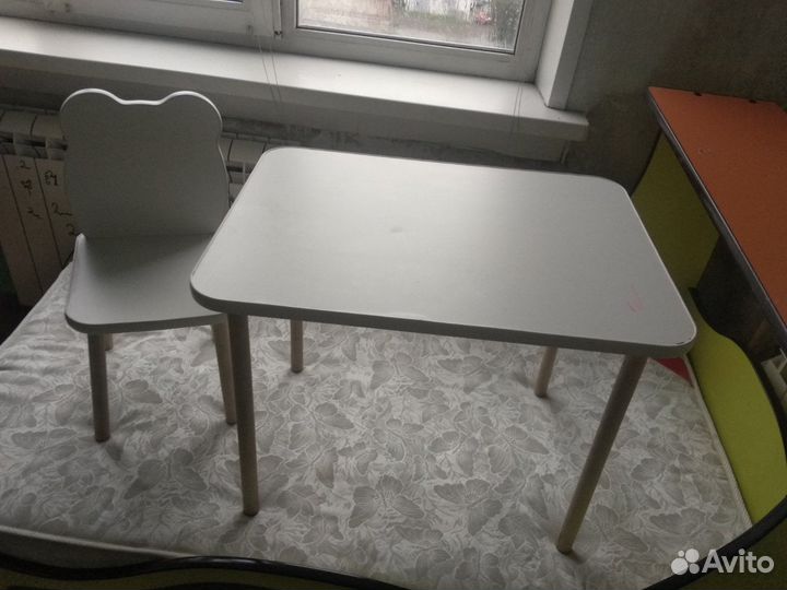 Детский стол и стул 1500и кроватка с матрасом 3000
