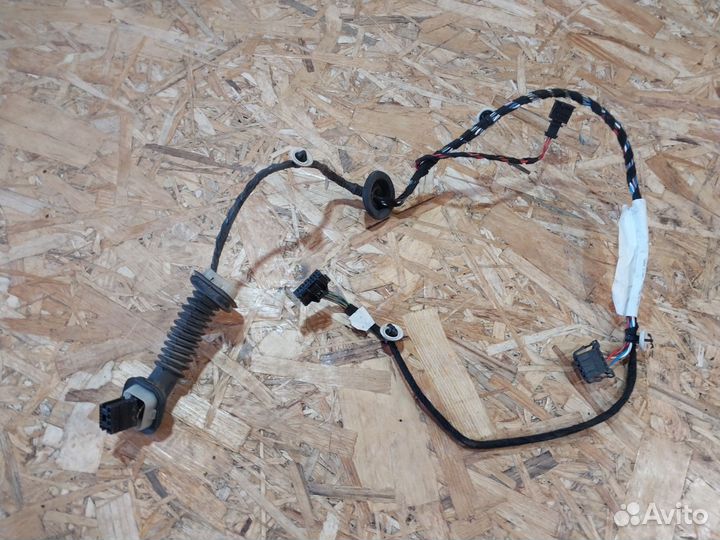 Проводка задней двери Skoda Yeti