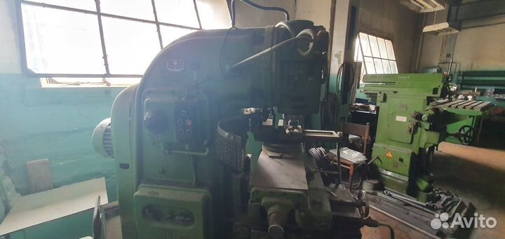 Консольно-фрезерный станок 6М12П