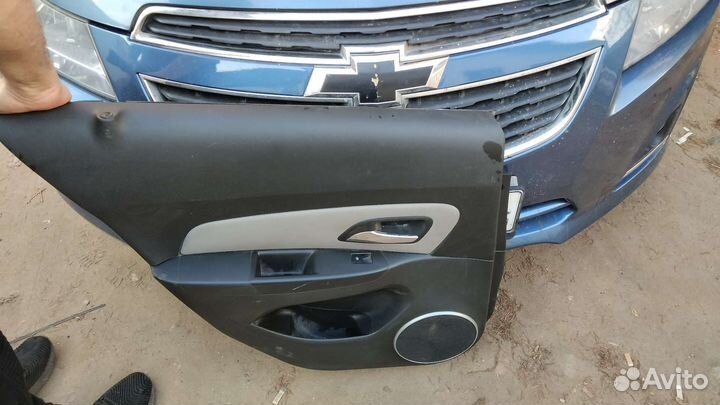 Обивка двери Шевроле cruze