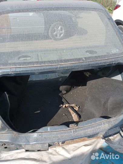 Задняя часть кузова Рено Логан 1