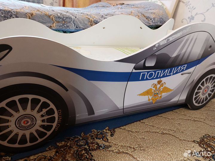 Детская кровать машина