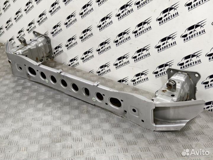 Усилитель бампера передний Ford Focus 3 1.6 pnda