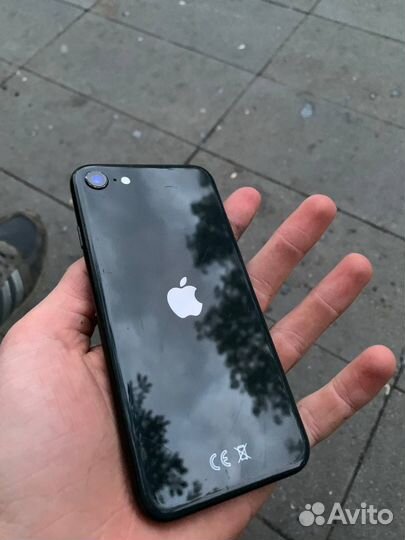 iPhone SE, 64 ГБ
