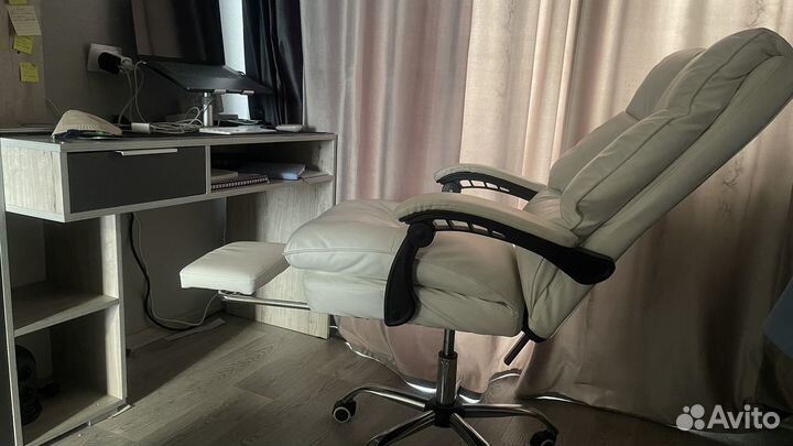 Компьютерное кресло белое