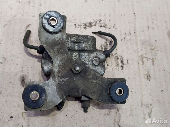 Распределитель тормозов Nissan Bluebird