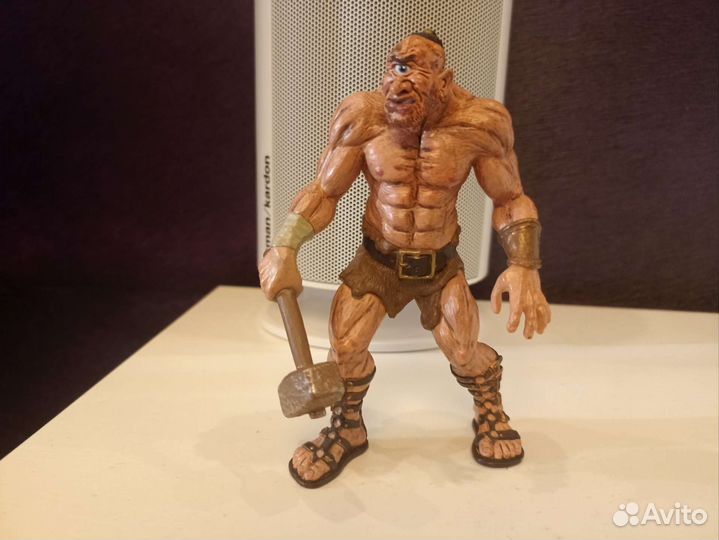 Фигурки разных героев фильмов и мультфильмов