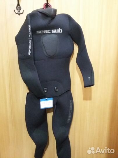 Костюмы и аксессуары для подводного плавания