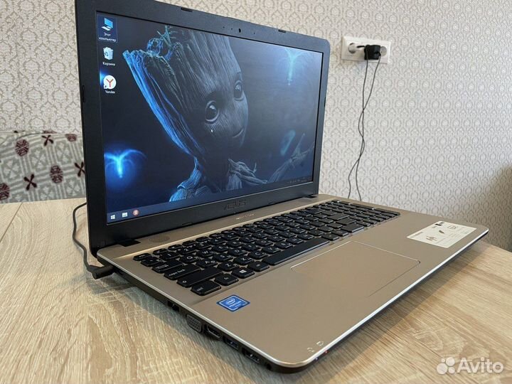 В идеале ноутбук asus на SSD-диске/4ядра