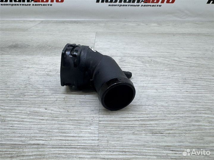 Фланец системы охлаждения Volkswagen Passat B6