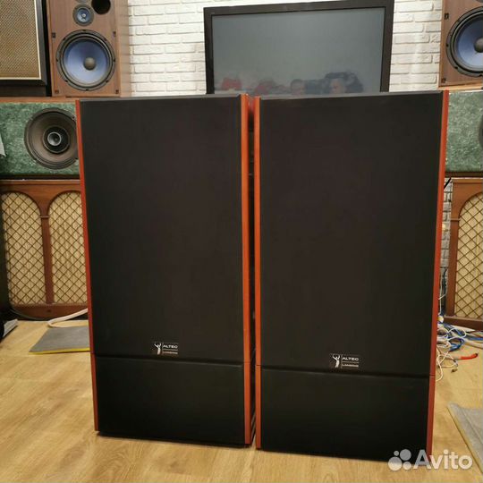 Колонки JBL