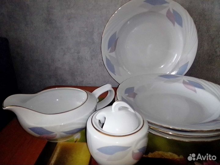 Тарелки.молочник.соусник