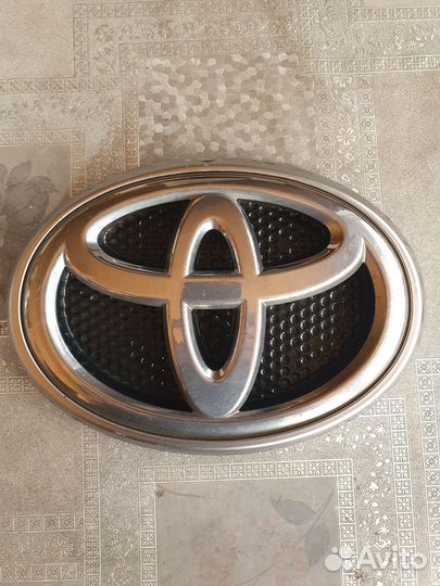 Значек тайота для прадо 150 в решётку
