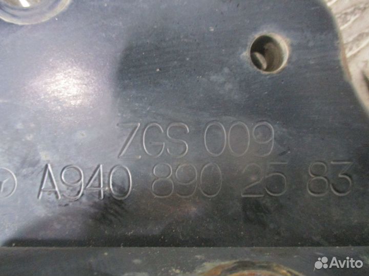 Кронштейн амортизатора кабины правый Mercedes-Benz