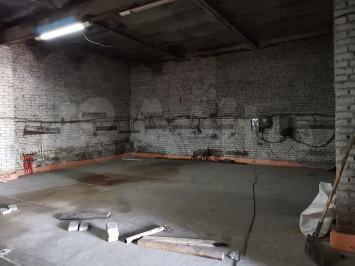 Гараж, > 30 м²