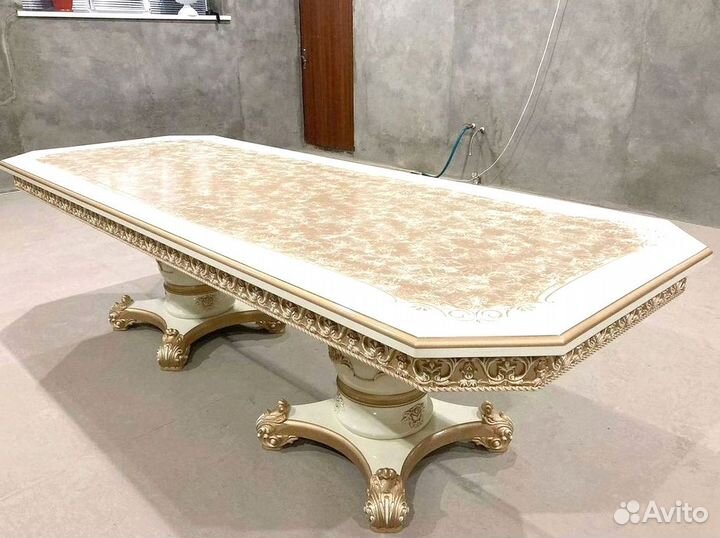 Столы и стулья