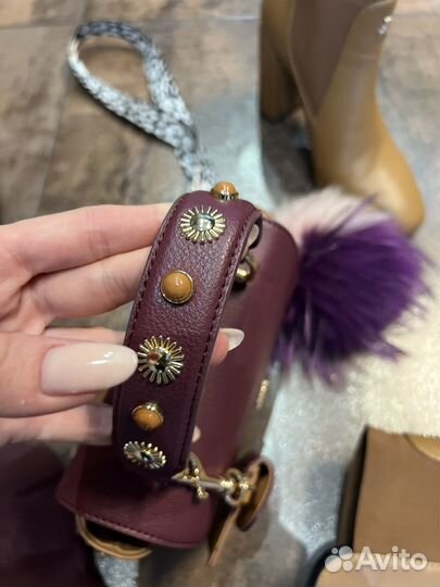 Кожаная сумка женская и шапка