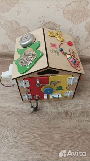 Бизиборд домик