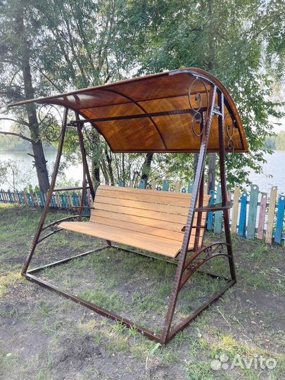 Качели с крышей