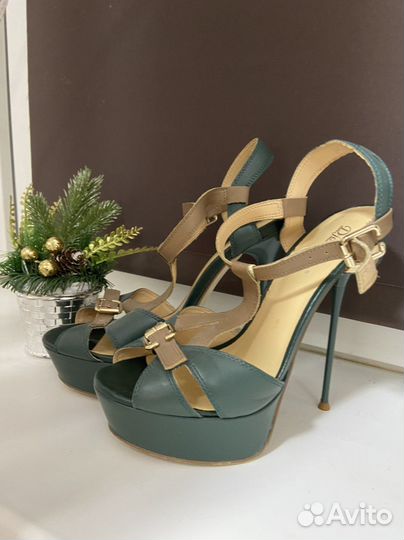 Босоножки женские на шпильке
