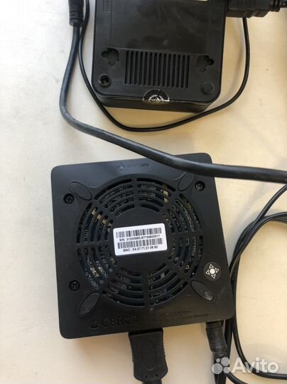 2 телевизионные приставки,вай-фай роутер