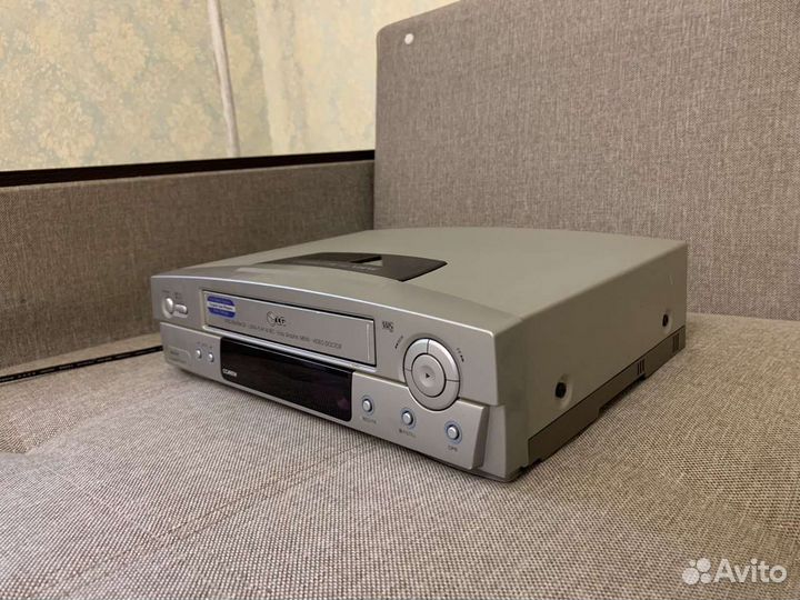 Кассетный видик / видеомагнитофон LG CC490TW