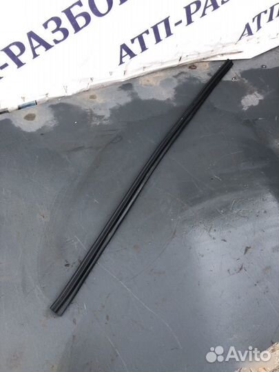 Уплотнитель капота Renault Logan 2 Stepway