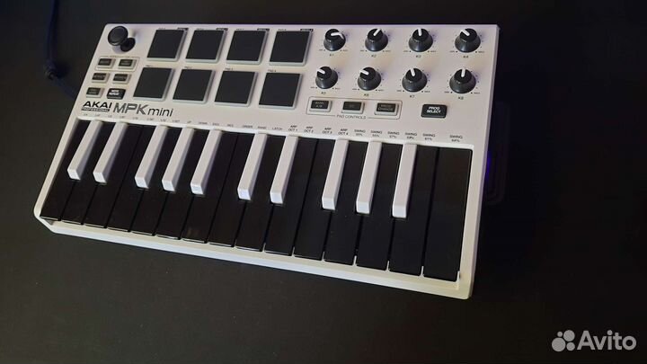 Akai mpk mini mk2 white