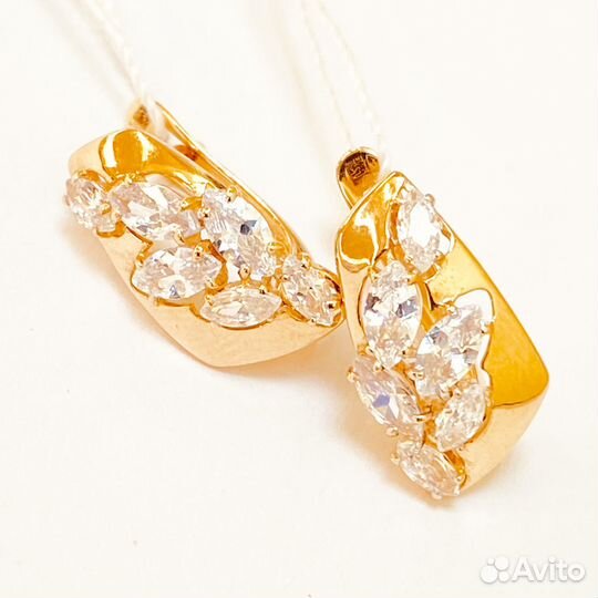 Золотые серьги с камнем