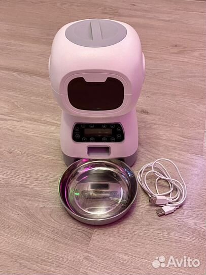 Автоматическая кормушка для кошек и собак