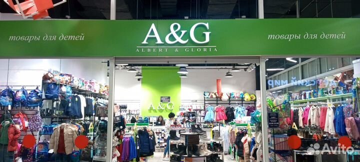 Продавеец в ТЦ Акварин