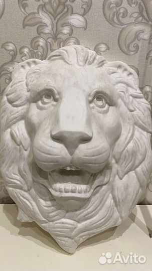 Лев из гипса
