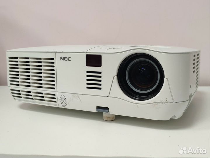 Очень яркий проектор NEC