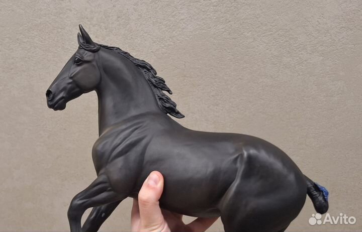 Фигурки лошадей breyer