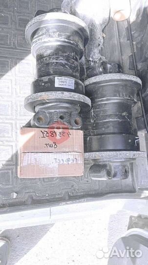 Каток опорный Komatsu 208-30-00230