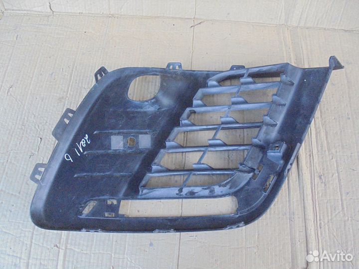Решетка птф передняя правая Peugeot Traveller