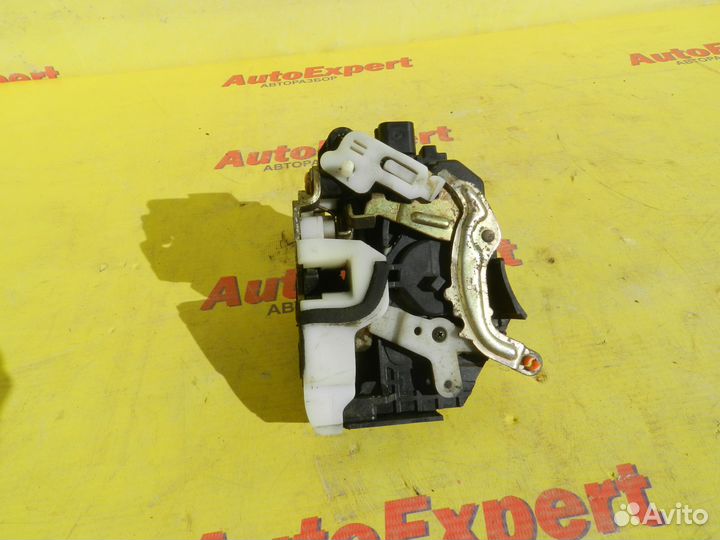 Замок двери задней правой Mitsubishi Lancer 9