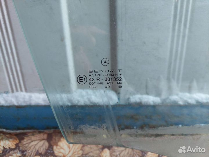 Стекло передней правой Mercedes-Benz W202