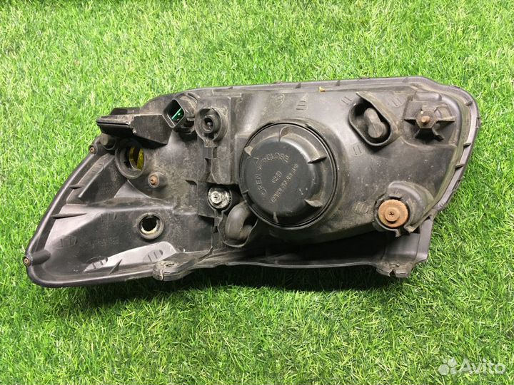 Фара правая Kia Cerato 1