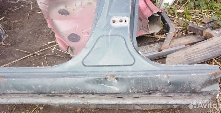 Камри 30 04г. Порог Левый средней стойкой тойота