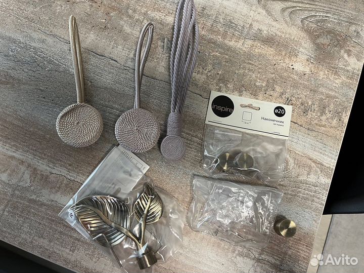 Подхваты для штор и наконечники на карниз