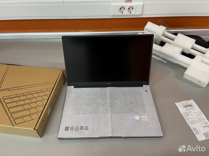 Ноутбук huawei модель BoDE-WFH9