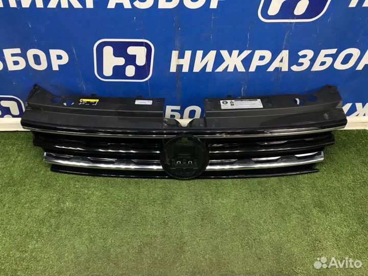 Решетка радиатора передняя Volkswagen Tiguan 2017