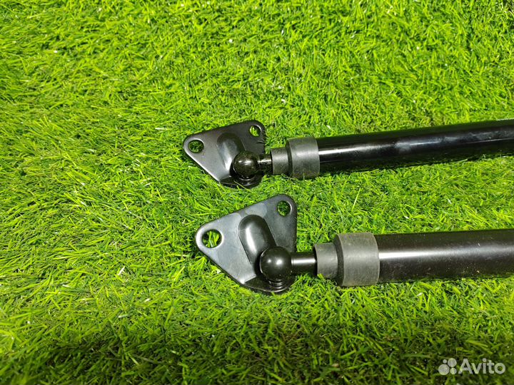 Амортизаторы 5-двери/ багажника низкая крыша HiAce