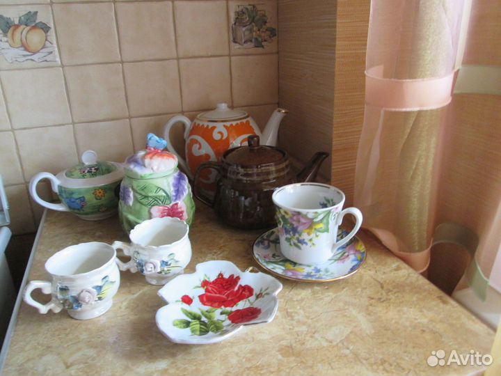 Заварочные чайники, чашки,сахарница