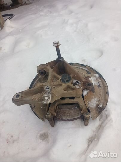 Кулак поворотный задний левый VW Passat b6