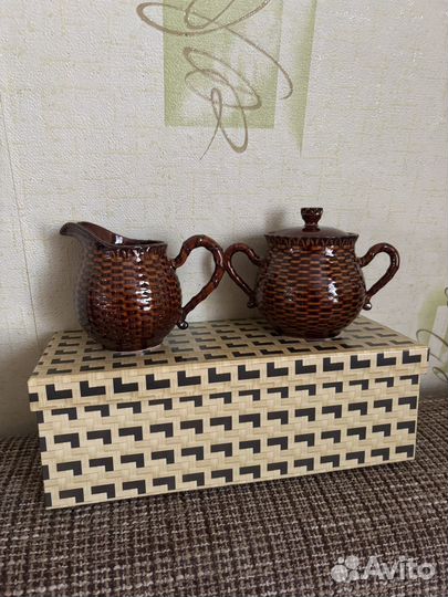 Сахарница и молочник