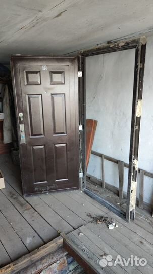 Дверь входная металлическая от застройщика