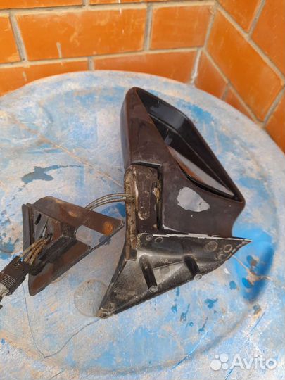 Боковое зеркало